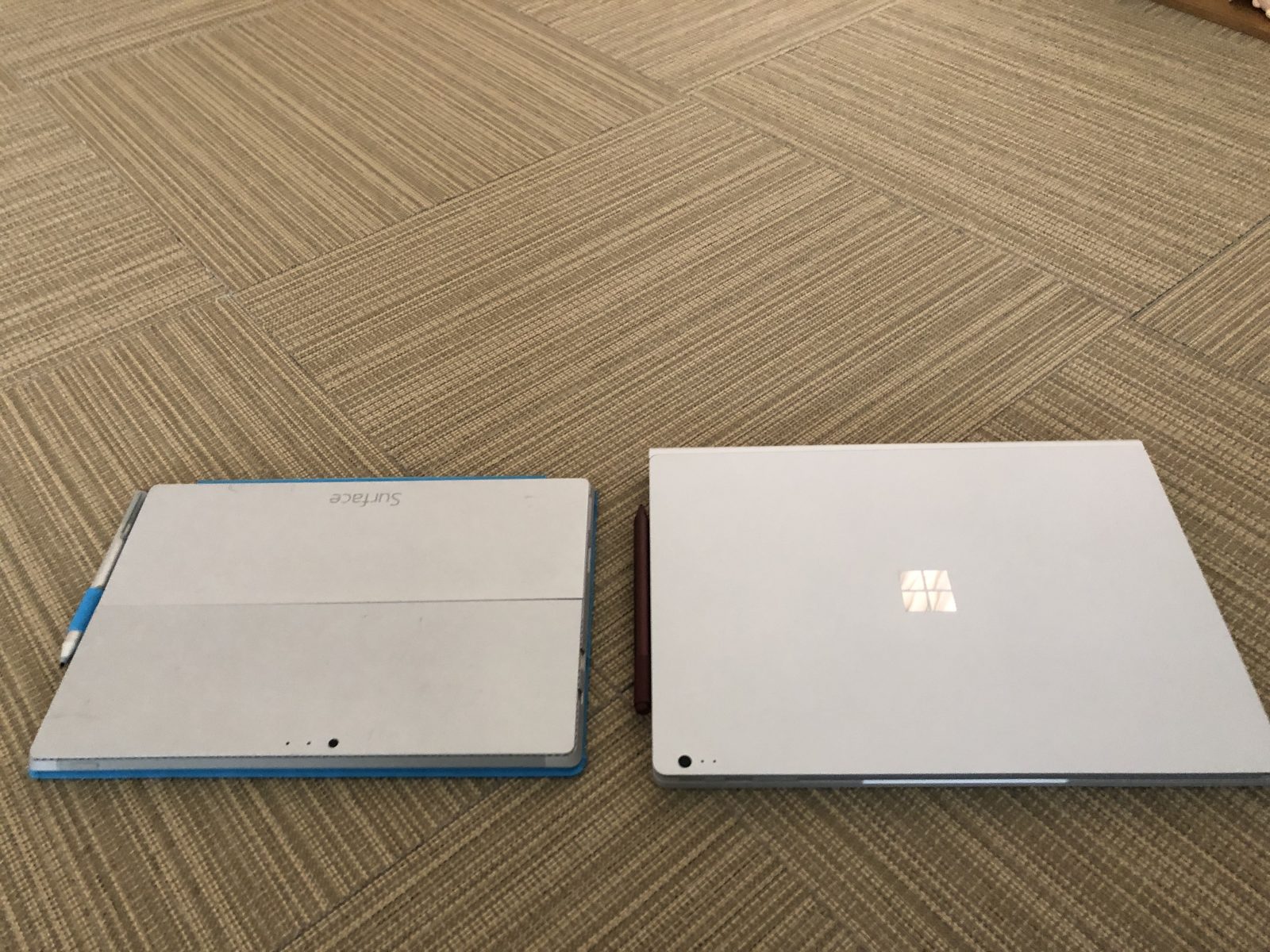 SurfaceBook2とSurfacePro大きさ比較